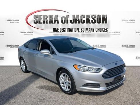 Used 2014 Ford Fusion SE FWD image 9
