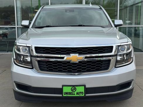 Used 2019 Chevrolet Suburban LT image 2