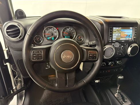 Used 2014 Jeep Wrangler Unlimited Sahara w/ Max Tow Package AWD/4WD image 13