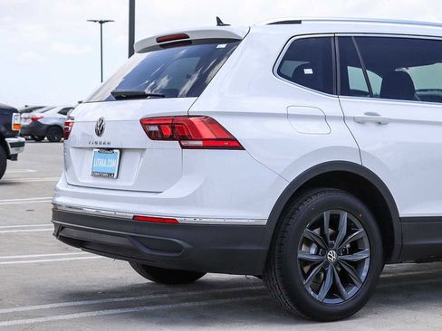 Certified 2022 Volkswagen Tiguan SE FWD image 9