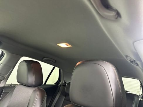 Used 2022 Chevrolet Trax LT w/ LT Convenience Package image 12