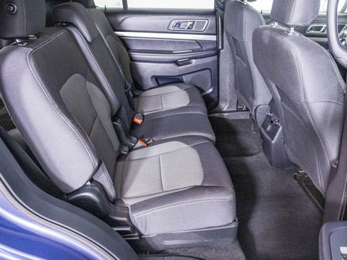 Used 2019 Ford Explorer XLT image 38