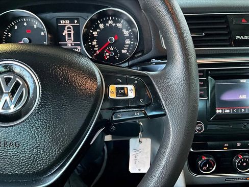 Used 2018 Volkswagen Passat 2.0T S w/ Driver Assistance Package image 11