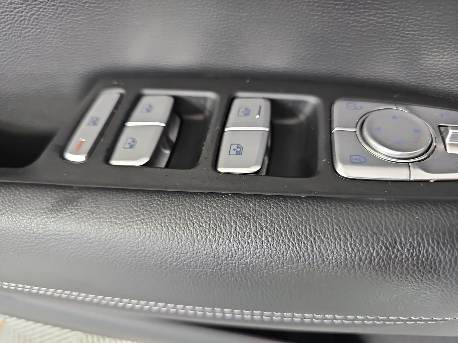 Used 2023 Genesis G70 2.0T AWD/4WD image 27