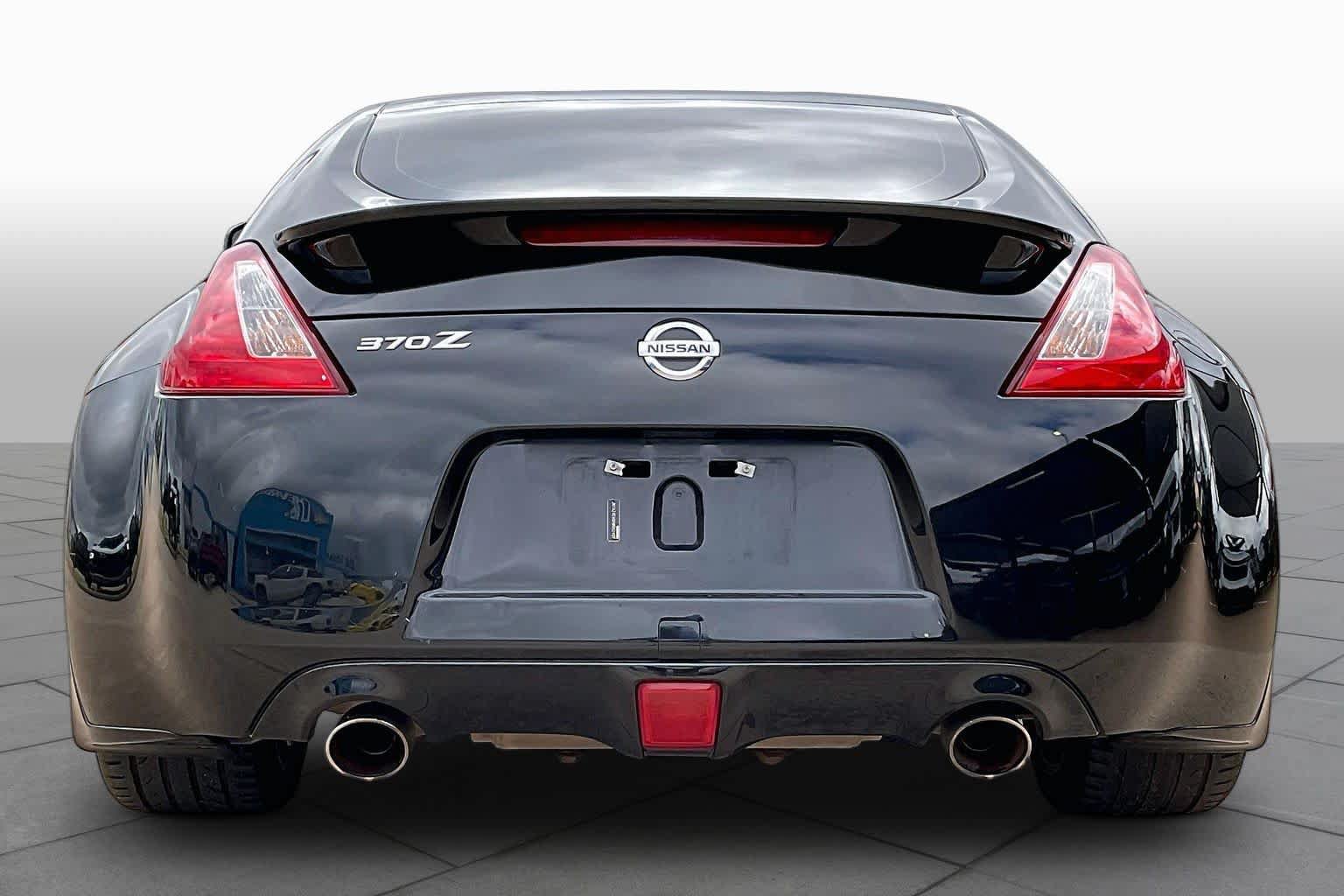 Used 2017 Nissan 370Z Coupe RWD image 5
