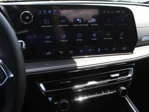 New 2026 Chevrolet Traverse LT w/ Sun and Wheel Package FWD image 13
