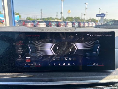 Used 2024 BMW X7 xDrive40i w/ M Sport Package AWD/4WD image 20