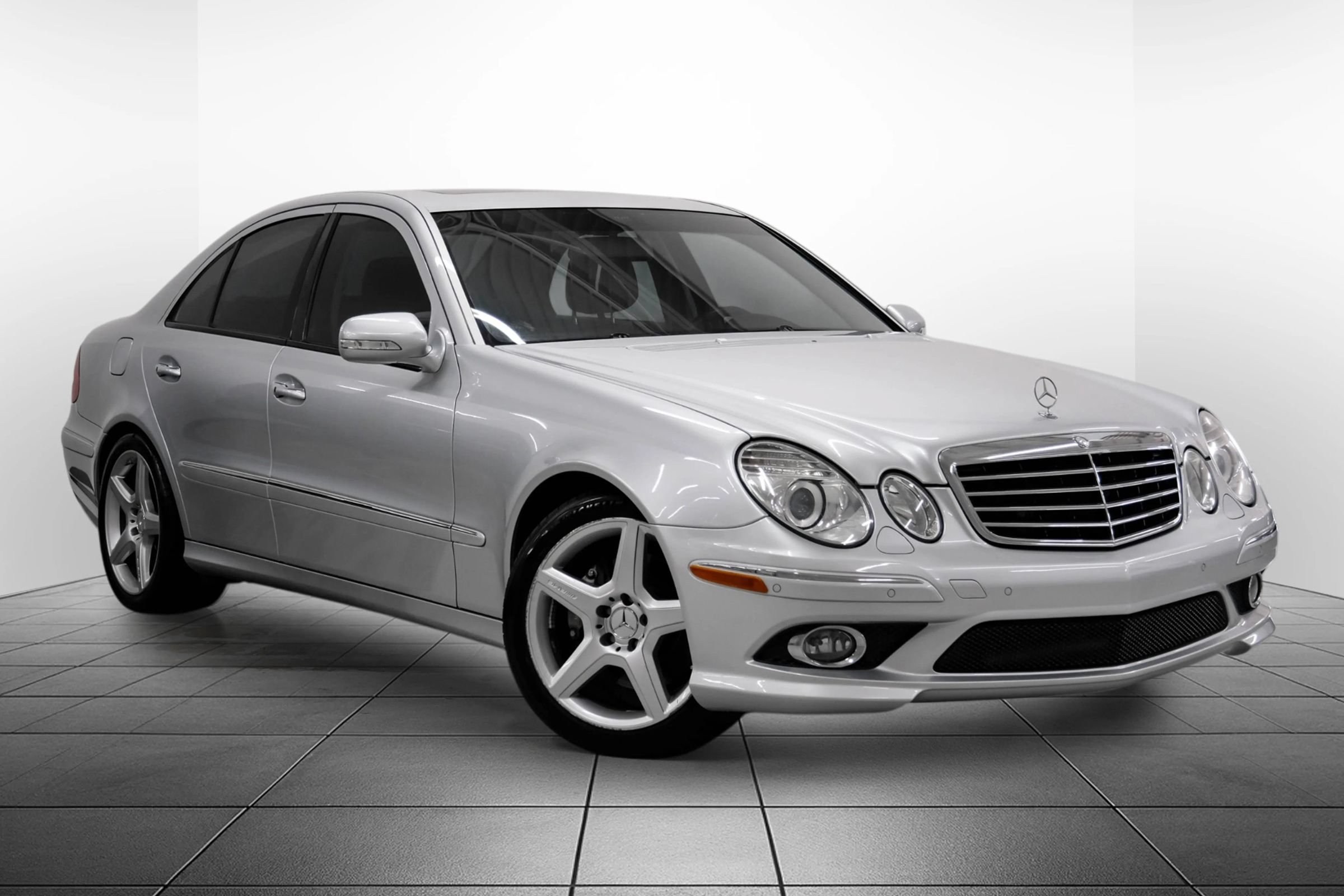 Used 2009 Mercedes-Benz E 550 Sedan image 7