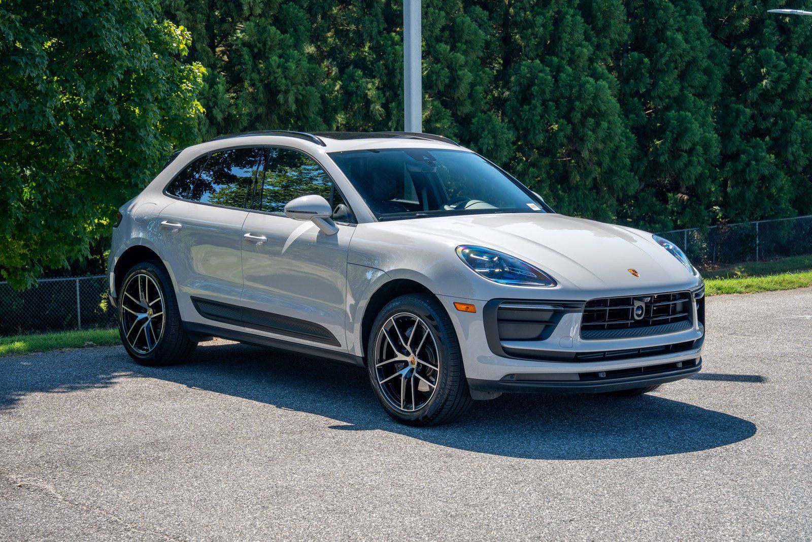 Certified 2026 Porsche Macan AWD/4WD image 9