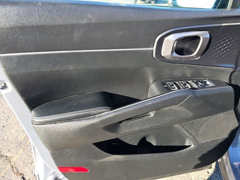 Used 2021 Kia Sorento LX image 8