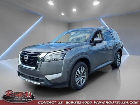 Used 2025 Nissan Pathfinder SL FWD image 8