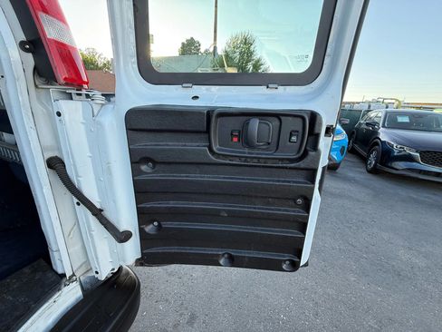Used 2018 Chevrolet Express 2500 image 17
