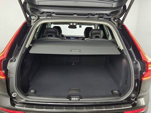 Certified 2025 Volvo XC60 T8 Core w/ Protection Package Premier AWD/4WD image 36