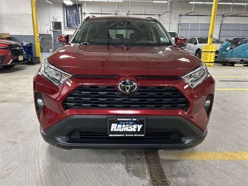 Used 2021 Toyota RAV4 XLE Premium image 3