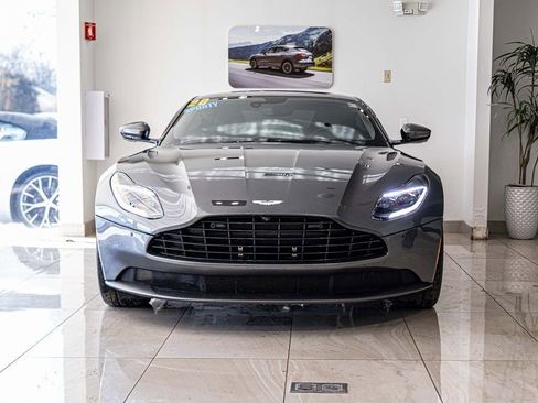 Used 2020 Aston Martin DB11 Coupe image 2