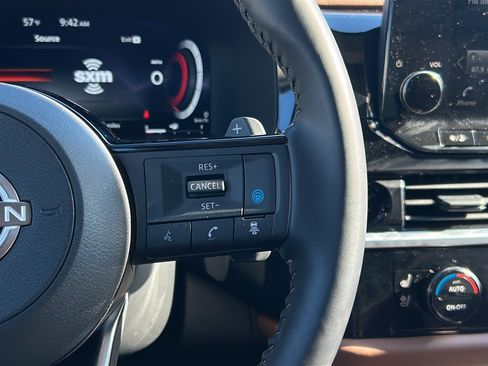 Used 2025 Nissan Pathfinder Platinum FWD image 33