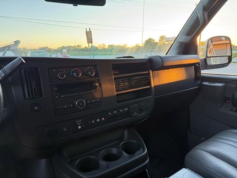 Used 2017 Chevrolet Express 2500 RWD image 6