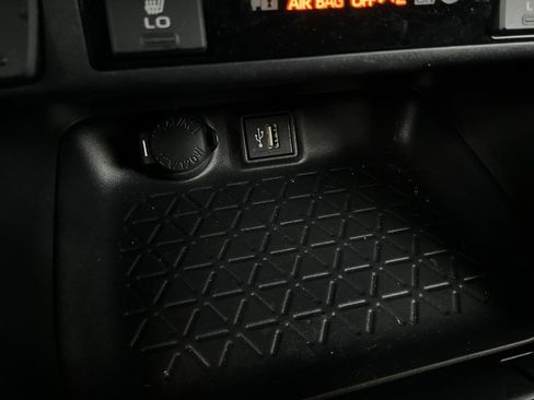 Used 2025 Toyota RAV4 XLE image 25