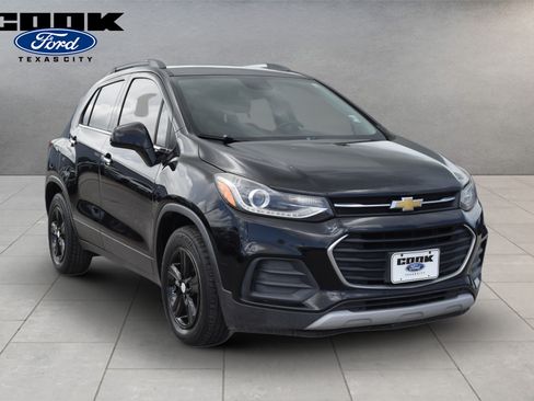 Used 2019 Chevrolet Trax LT w/ LT Convenience Package FWD image 2