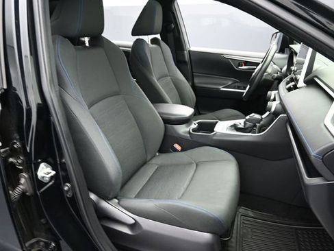 Used 2022 Toyota RAV4 SE image 27
