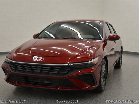 Used 2024 Hyundai Elantra SEL FWD image 1