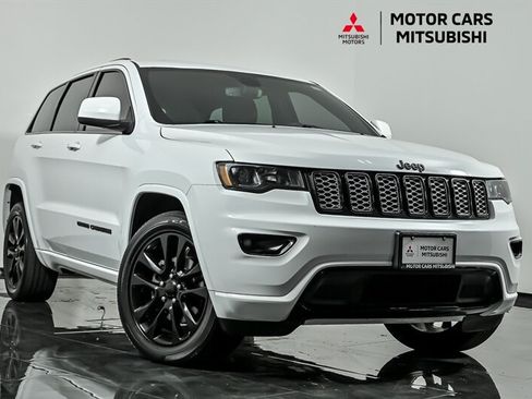 Used 2018 Jeep Grand Cherokee Altitude AWD/4WD image 1