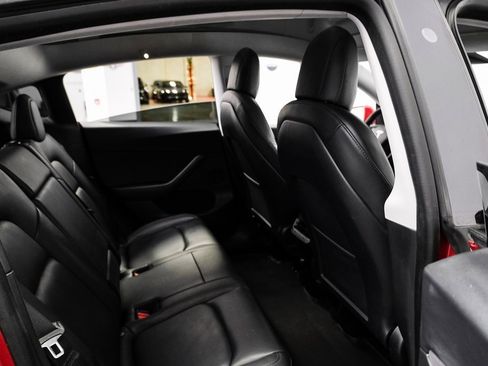 Used 2020 Tesla Model Y Long Range image 32