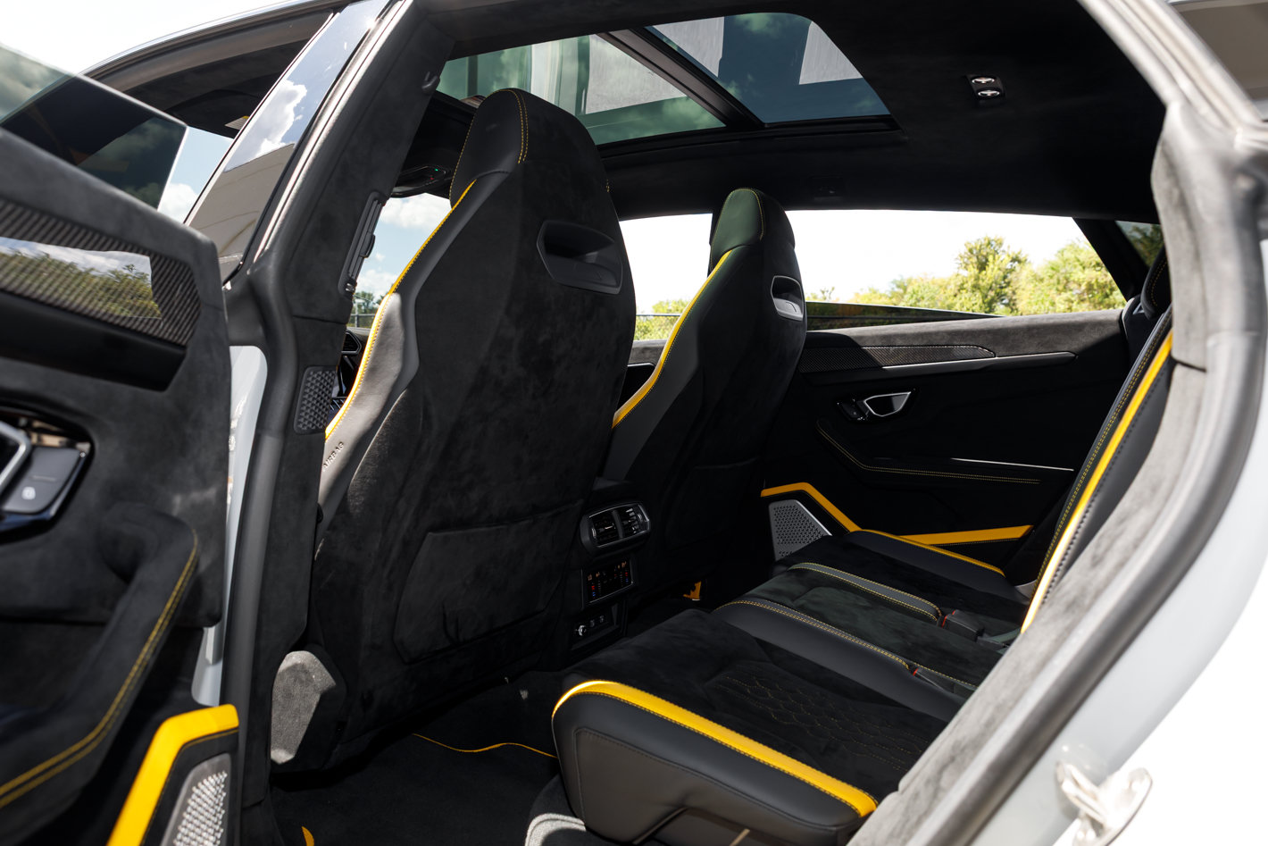 Used 2024 Lamborghini Urus Performante AWD/4WD image 35