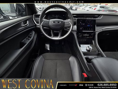 Used 2025 Jeep Grand Cherokee Altitude RWD image 29