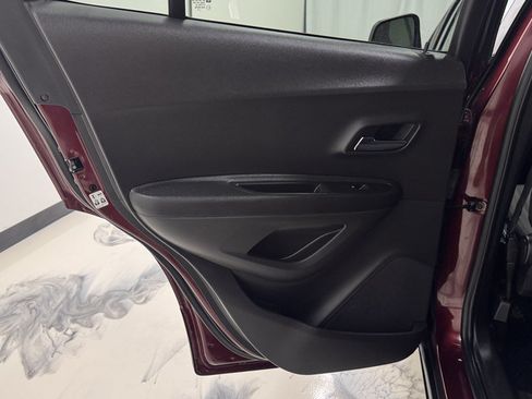 Used 2016 Chevrolet Trax LT w/ LT Sun and Sound Package FWD image 19