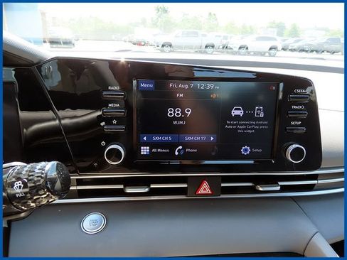 Used 2022 Hyundai Elantra SEL w/ Convenience Package FWD image 19