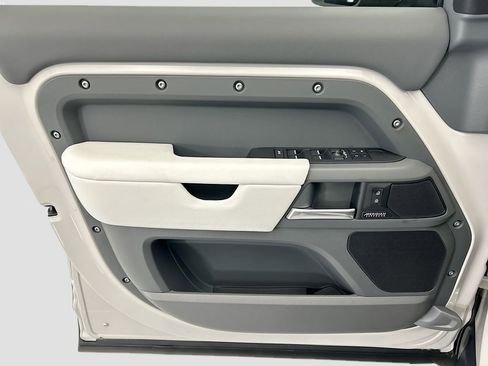 New 2026 Land Rover Defender 110 X-Dynamic SE AWD/4WD image 23