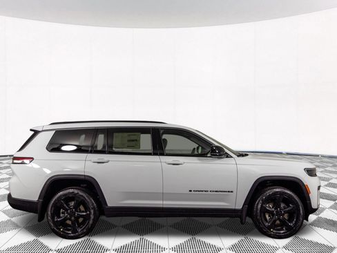 New 2026 Jeep Grand Cherokee L Limited w/ Limited Altitude Package AWD/4WD image 14