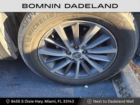 Used 2019 Toyota Highlander SE image 9