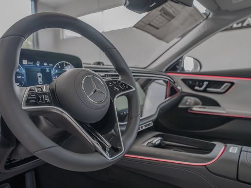 Used 2026 Mercedes-Benz E 350 4MATIC Sedan image 7