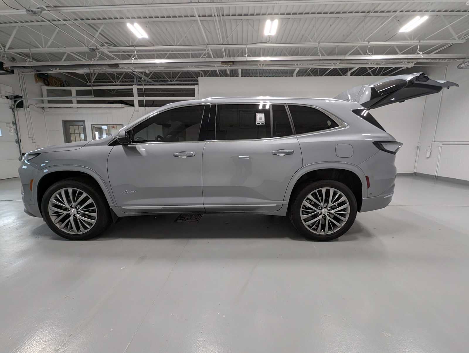 Certified 2025 Buick Enclave Avenir w/ Super Cruise Package AWD/4WD image 12