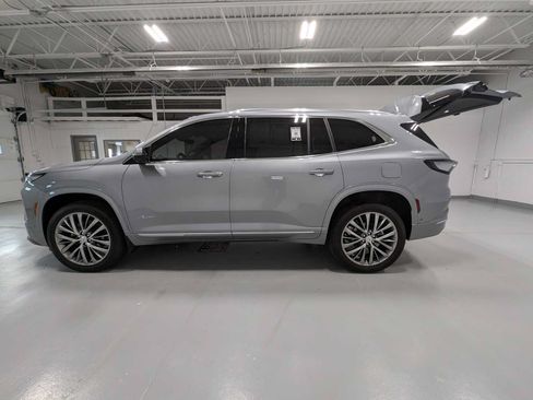 Certified 2025 Buick Enclave Avenir w/ Super Cruise Package AWD/4WD image 12