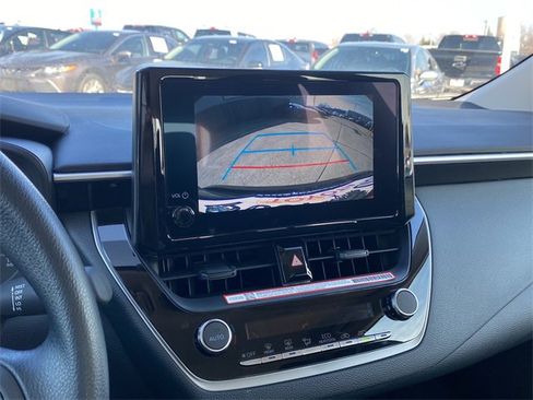 Used 2025 Toyota Corolla LE image 28