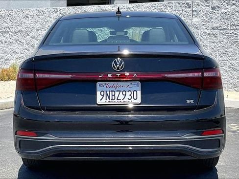 Used 2025 Volkswagen Jetta SE FWD image 3