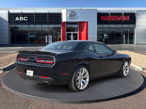 Used 2019 Dodge Challenger SXT image 5
