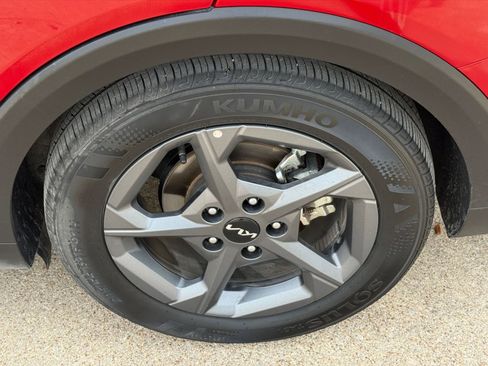 Used 2025 Kia K4 LXS image 32