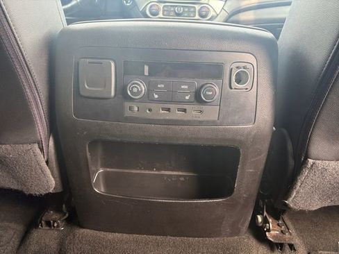 Used 2017 Chevrolet Suburban Premier image 18