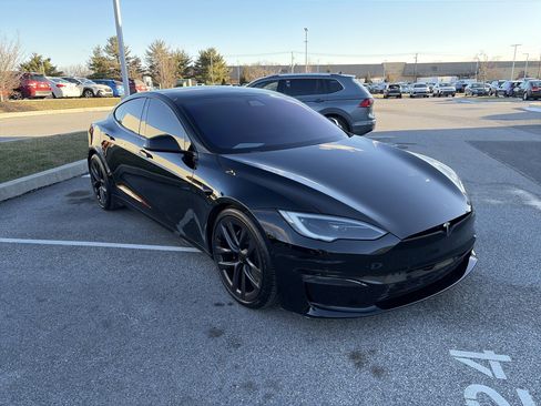 Used 2022 Tesla Model S Plaid image 3