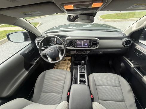 Used 2020 Toyota Tacoma SR5 w/ SR5 Appearance Package (SM) RWD image 15