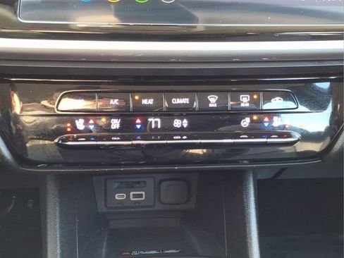 Used 2022 Chevrolet Bolt EUV LT w/ Convenience Package image 17