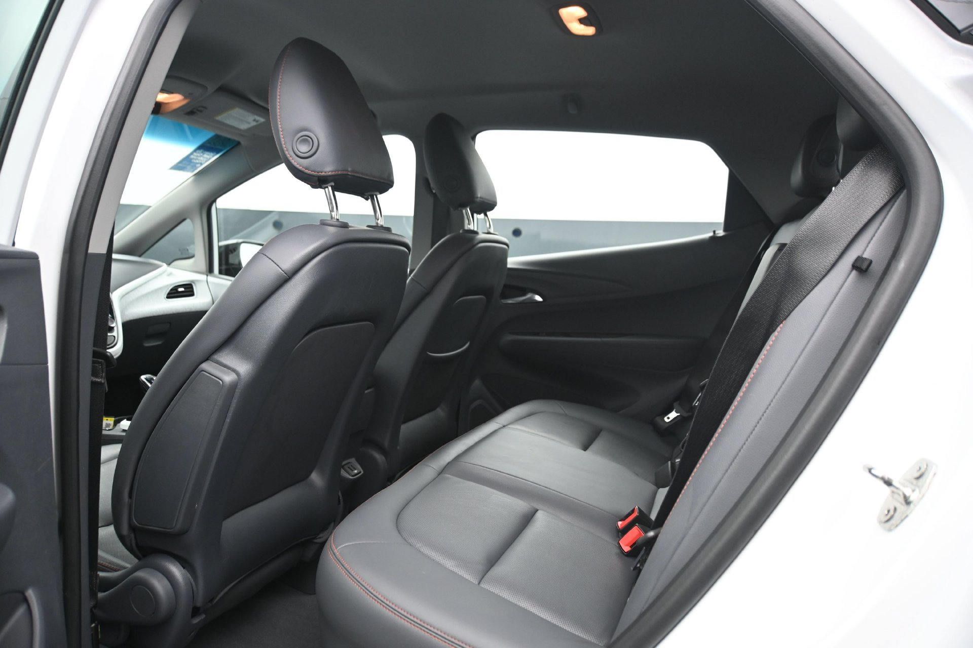 Used 2019 Chevrolet Bolt Premier w/ Infotainment Package FWD image 16