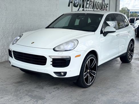 Used 2017 Porsche Cayenne Platinum Edition w/ Premium Package (PJV) image 3