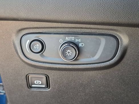 Certified 2022 GMC Terrain SLE w/ Driver Convenience Package FWD image 16