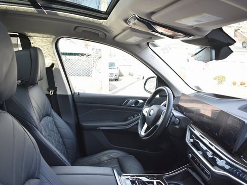Used 2025 BMW X7 xDrive40i image 21
