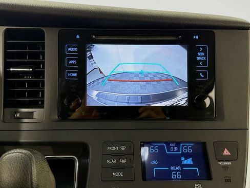 Used 2017 Toyota Sienna LE image 19